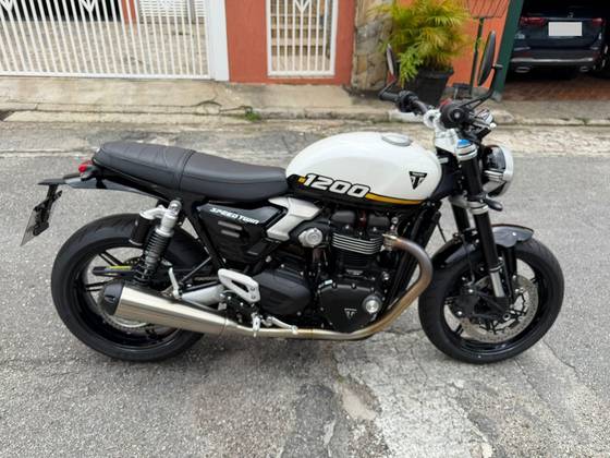 TRIUMPH SPEED TWIN 